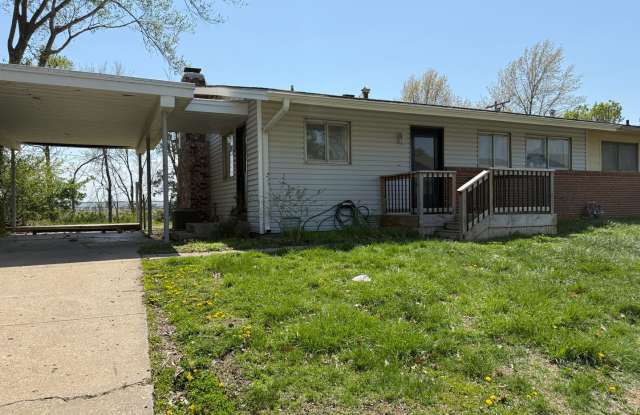 2 bedroom 1 bath with carport in Washburn Rural School district photos photos