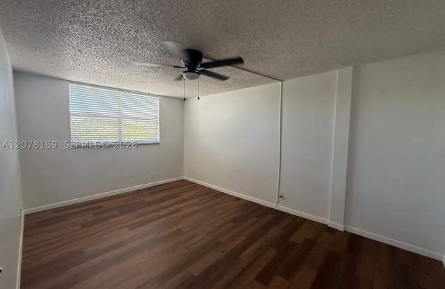500 Executive Center Dr Gallery 2