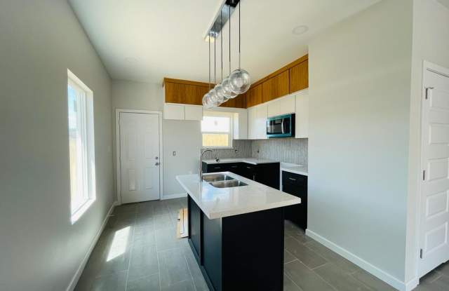 1006 Sugar Gdn Dr photos photos