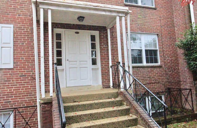 200 N MAPLEWOOD DRIVE - 200 Maplewood Dr, Pottstown, PA 19464