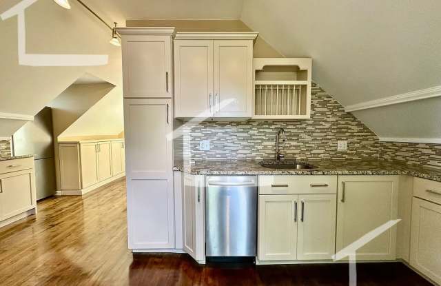 Top Floor Newly Renovated 1 bed NO BROKER FEE photos photos