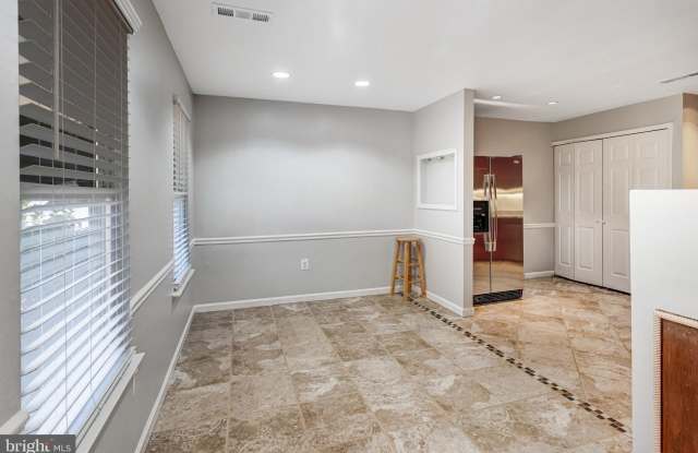 14460 SILVERDALE Drive Gallery 4