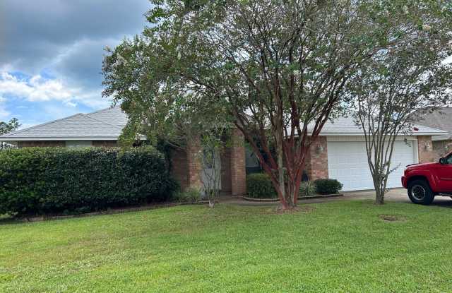 4BR/3BA with privacy fenced backyard photos photos