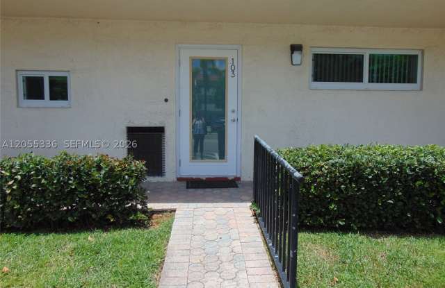 9811 N Hollybrook Lake Dr Gallery 3