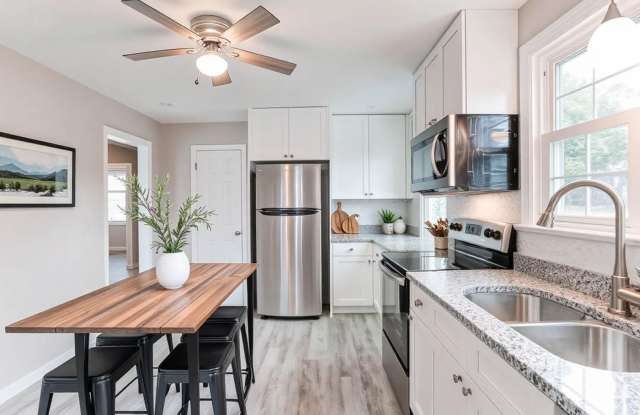 Charming 4 Bedroom Home in Elizabethtown Gallery 4