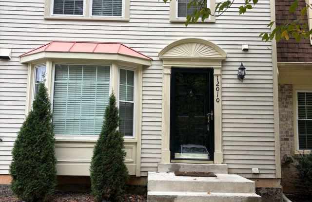 BEAUTIFULLY UPDATED TOWNHOME IN FAIRFAX! - 12010 Glen Alden Road, Fair Oaks, VA 22030