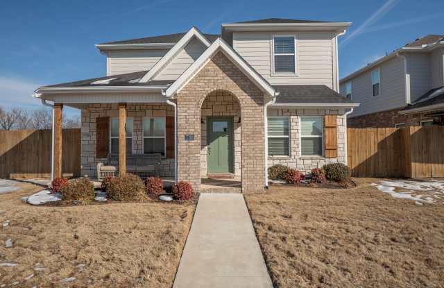 4 bedroom 3.5 bath home! Now Preleasing 2026/2027 photos photos