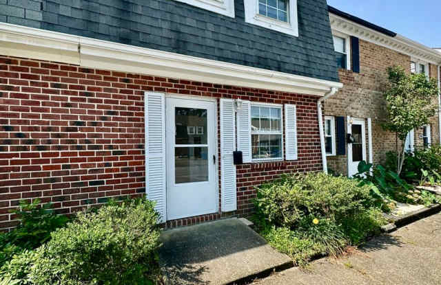 2BR/1.5BA Townhouse in Shadowlawn! photos photos