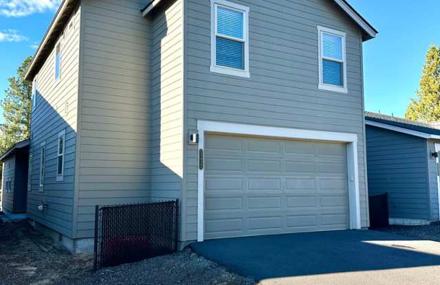 ** $1000 Off 1st Month ** Beautiful Pahlisch Home in La Pine! 51927 Lumberman Lane Gallery 4