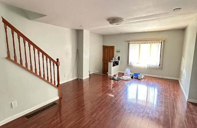 3B1B House with Huge Deck near Sports Complex Available Now photos photos