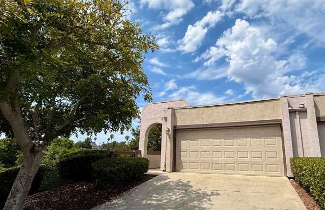 Spacious Townhouse For Rent at Montezuma Townhouses in College Area photos photos