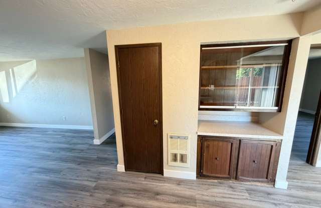 Newly updated large 3 bedroom! Gallery 4