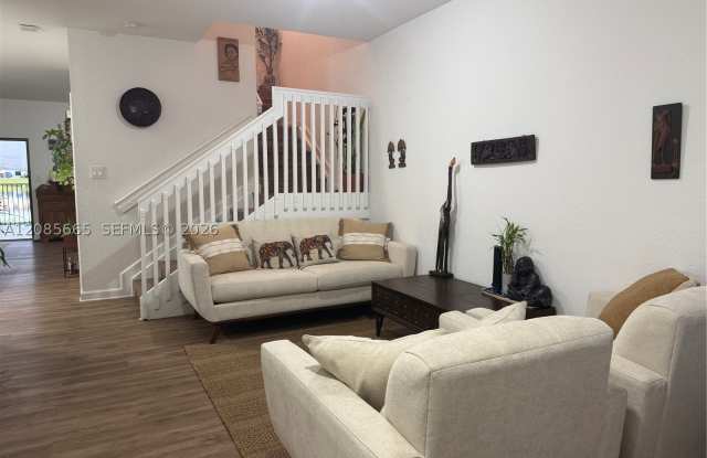 10238 SW 228th Ter Gallery 2