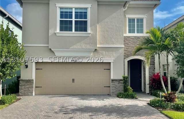 4615 Greenway Dr Gallery 1