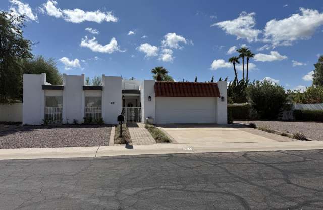 621 E CALAVAR Road Gallery 1