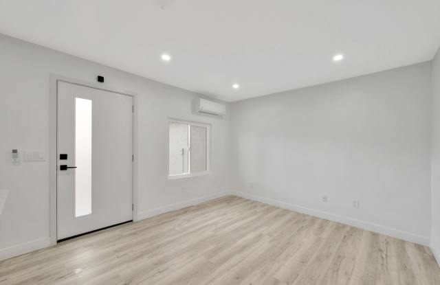New on the market*** One bedroom, One bathroom in National City Gallery 4