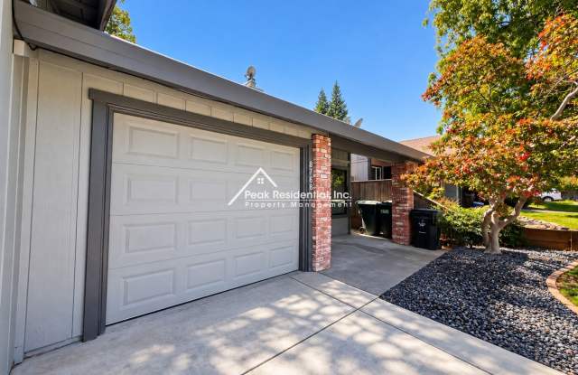 Spacious Orangevale 2bd/2ba Duplex with 1 Car Garage Gallery 3