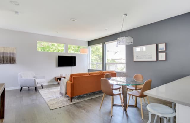 2614 S Dearborn St - 2614 S Dearborn St, Seattle, WA 98144