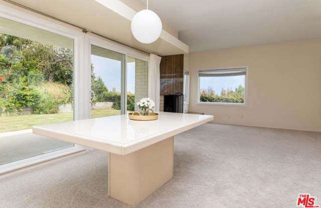 3916 CASTLEROCK Road Gallery 4