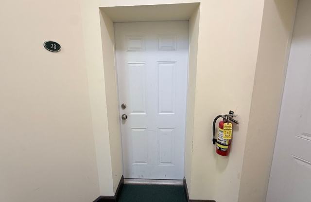 HALF MONTH FREE! Beautiful 2 Bed / 2 Bath Condo | In-Unit Laundry | Rogers Park | Move In by 10/1! Gallery 4