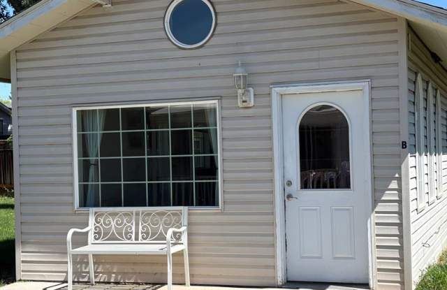 Cozy studio available now! photos photos