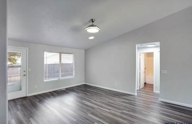 NOW LEASING – Updated 3-Bedroom Home in South Salem! Gallery 3