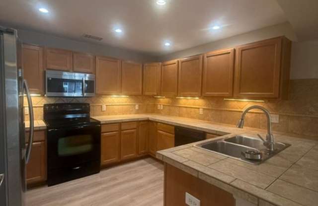 Beautiful spacious 3 bedroom, 2 bathroom condo in highly sought after Stonegate Park Guell photos photos Beautiful spacious 3 bedroom, 2 bathroom condo in highly sought after Stonegate Park Guell photos photos