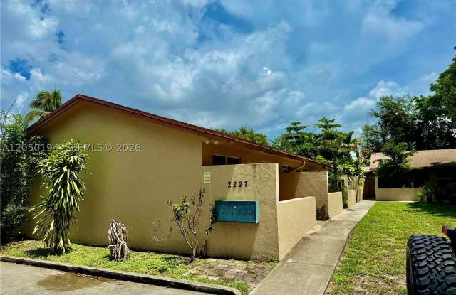 2227 Monroe St photos photos