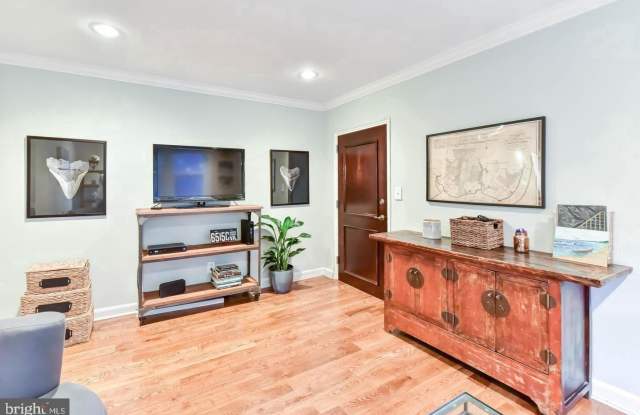 718 S WASHINGTON ST #203 Gallery 3
