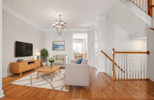 1022 Crestfield Dr Gallery 3