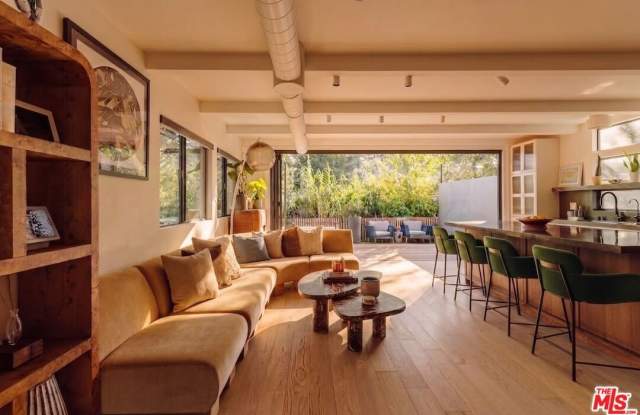 8550 Ridpath Dr Gallery 3