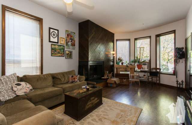1465 West Wilson Avenue Gallery 4