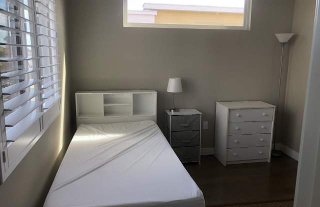 1261 Edgewood Way photos photos