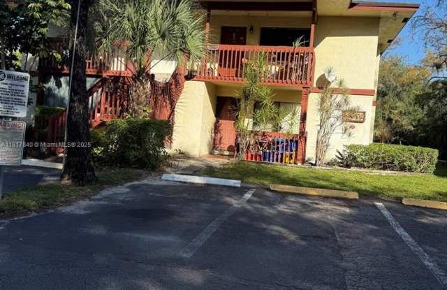 4301 NW 19th St photos photos