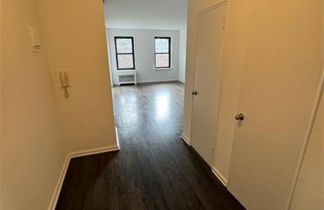 65 Old Mamaroneck Road - 65 Old Mamaroneck Road, White Plains, NY 10605