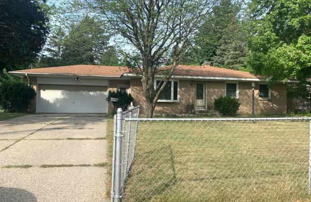 Kentwood schools! Three-bedroom brick ranch with beautiful fenced backyard. Gallery 3
