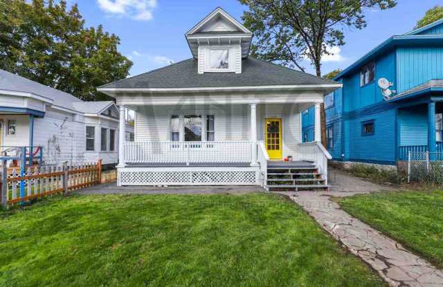Charming home blocks from Kendall Yards photos photos