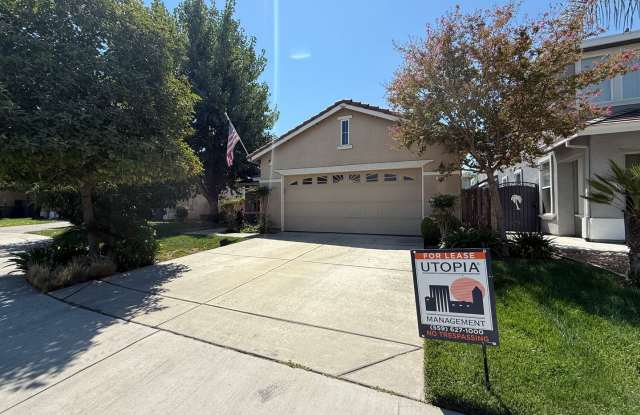 Single-story 3 bedroom, 2 bathroom, plus office/den home located in the heart of Madera, CA. photos photos