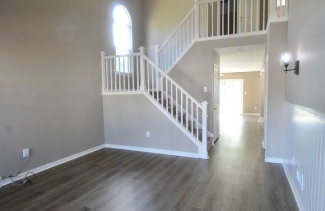 Stunning and Beautifully Updated Twin Home 3 Bedroom - Fenced In Backyard with a Basketball Court Gallery 3