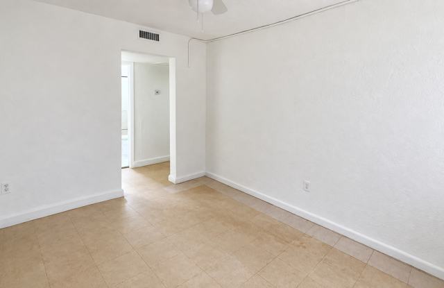301 NW 22 ST Gallery 1
