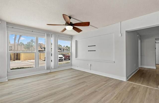 4780 COVE Circle Gallery 2