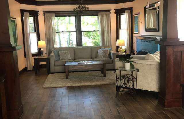 2323 Franklin Avenue East Gallery 3