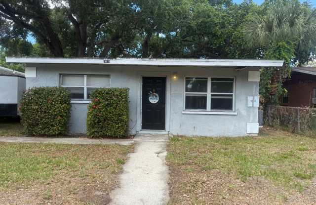 Move In Special - half off first months rent 3 Bedroom Sarasota Home photos photos Move In Special - half off first months rent 3 Bedroom Sarasota Home photos photos