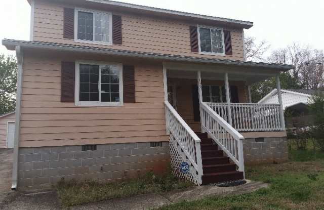 Move In Ready 3 Bedroom 2 Full Bath Home! Convenient Jonesboro Location!!!! photos photos