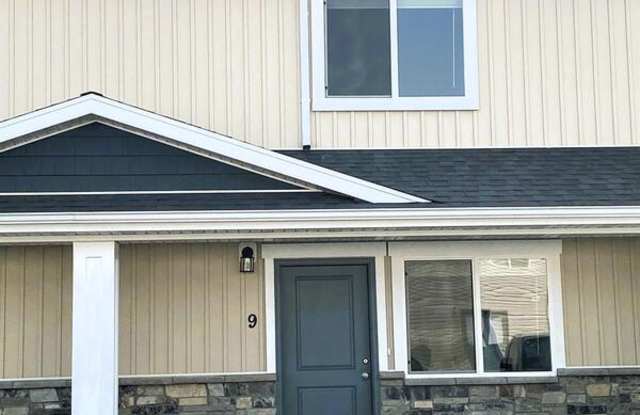 2460 W 450 N photos photos