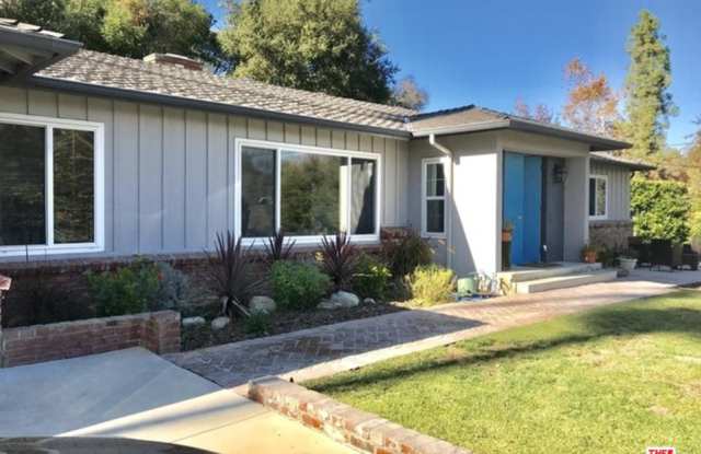 1290 CLUB HOUSE Drive Gallery 2