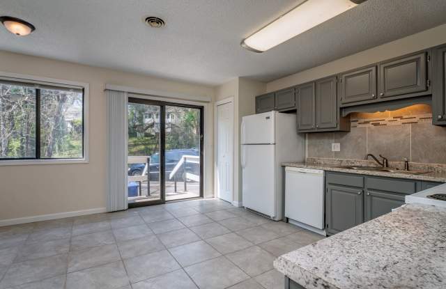 76 Greenville Highway - 1 photos photos