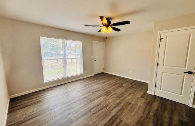 BEAUTIFUL REMODELED 2 BEDROOM 1.5 BATH TOWNHOME Gallery 2