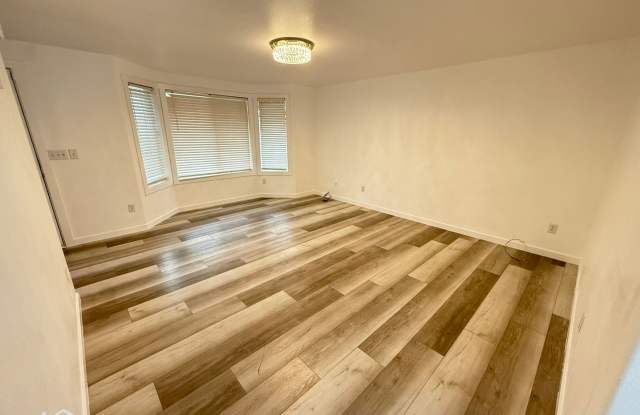 Home with a Two-Car Garage Gallery 4