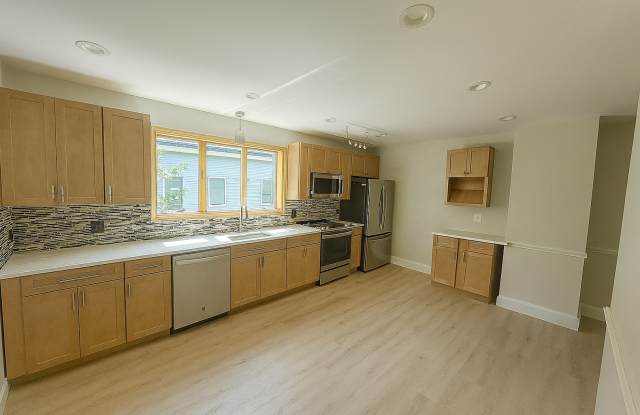 Rare Find! Renovated 3.5-Bed with Office Space, Eat-In Kitchen  2 Parking Spots — Unbeatable Value photos photos
